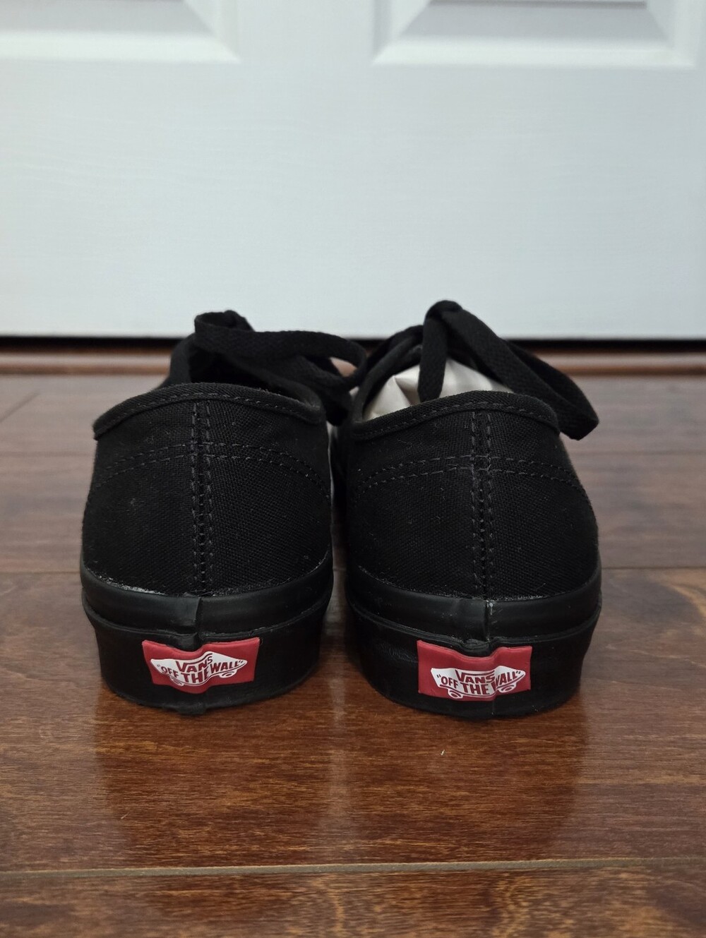 Vans Classic Low-Top Canvas Sneakers in Black/Black Women Size 7 Skating - Picture 3 of 6